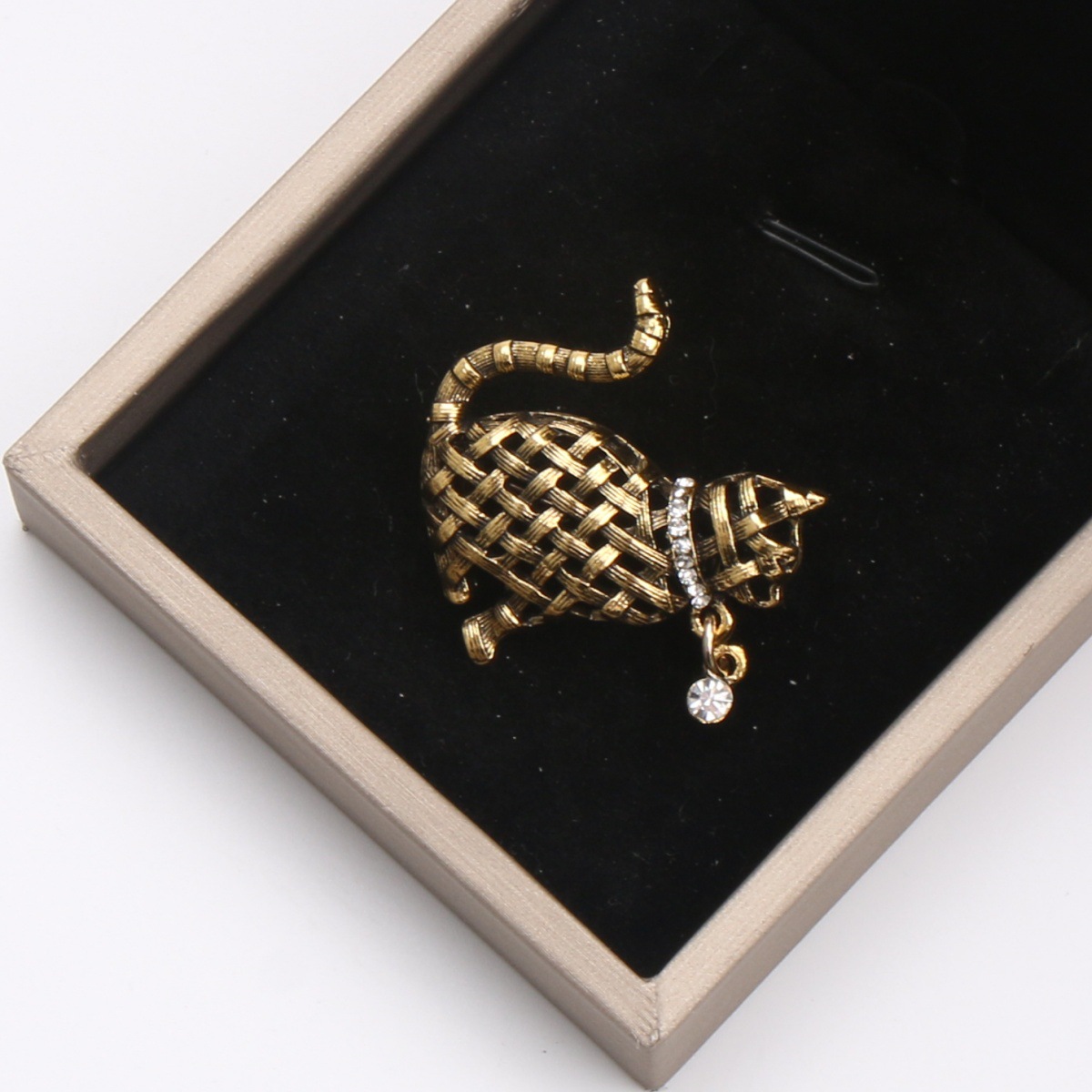 Collezione di Spille Ornamenta - Collectible Vintage Brooches recensione e prezzo