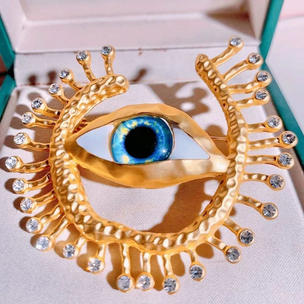 New Evil Eye badge Cosplay Ani - Collectible Vintage Brooches recensione e prezzo